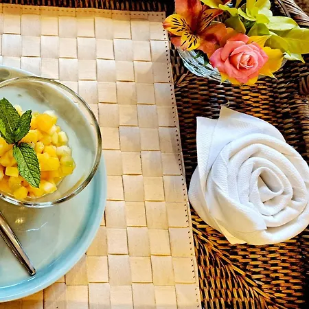 فندق Traiteur Les Ormes, The Originals Relais بارنفيل-كارتريت