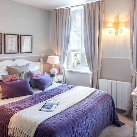 فندق Traiteur Les Ormes, The Originals Relais بارنفيل-كارتريت