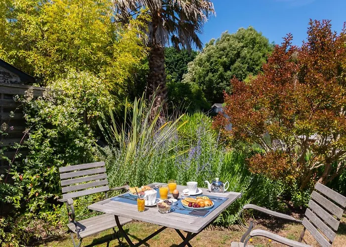 Отель Traiteur Les Ormes, The Originals Relais