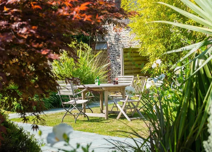 Отель Traiteur Les Ormes, The Originals Relais 3*