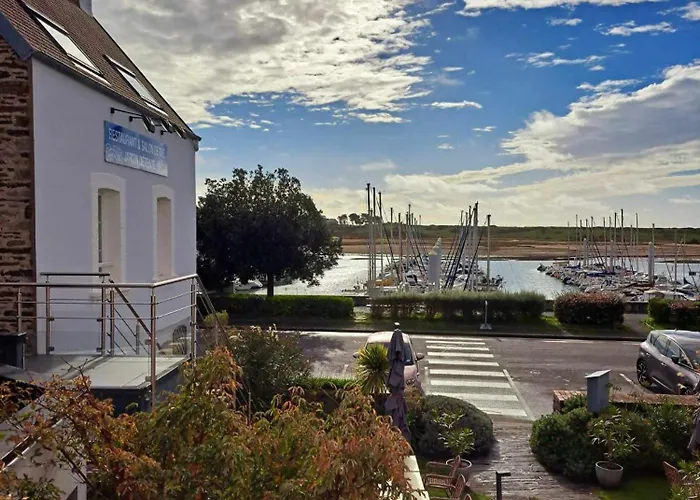 מלון Traiteur Les Ormes, The Originals Relais 3*