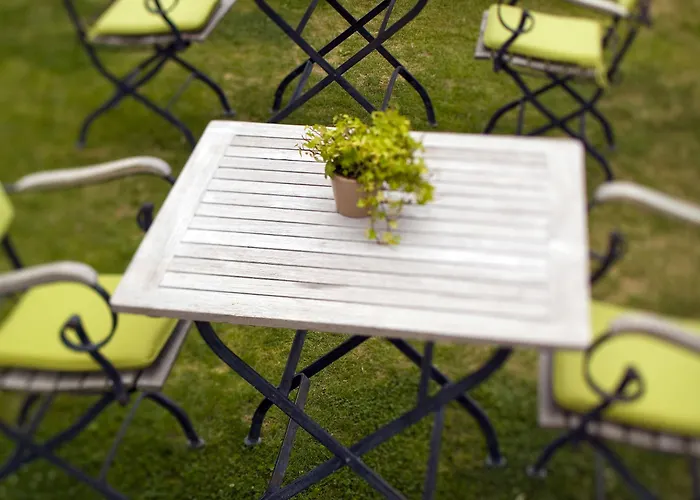 Отель Traiteur Les Ormes, The Originals Relais 3*