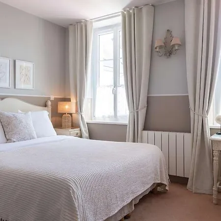 Hotel Traiteur Les Ormes, The Originals Relais 3*