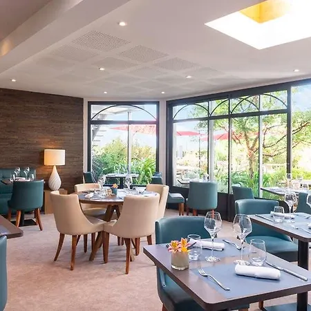 Traiteur Les Ormes, The Originals Relais Hotel