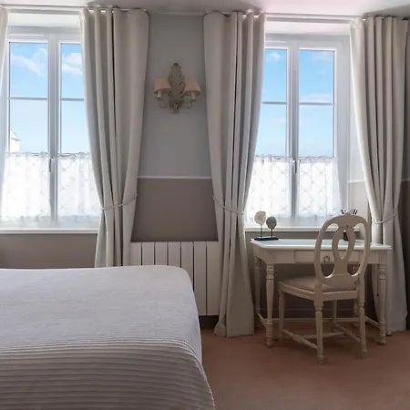 Отель Traiteur Les Ormes, The Originals Relais 3*