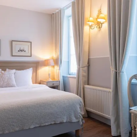 Отель Traiteur Les Ormes, The Originals Relais Барнвиль-Картере
