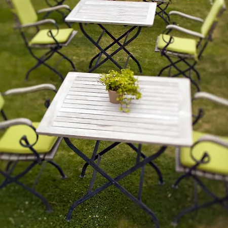 Hotel Traiteur Les Ormes, The Originals Relais 3*