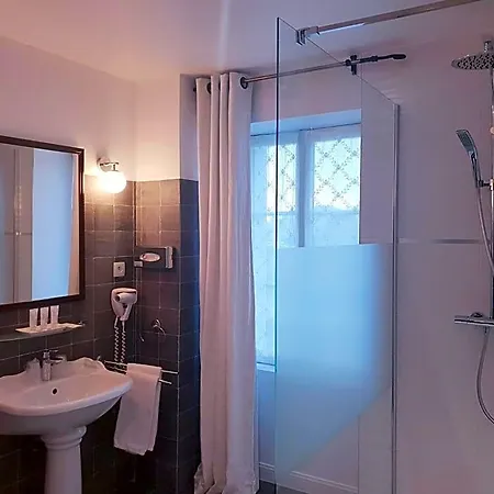 Traiteur Les Ormes, The Originals Relais فندق بارنفيل-كارتريت