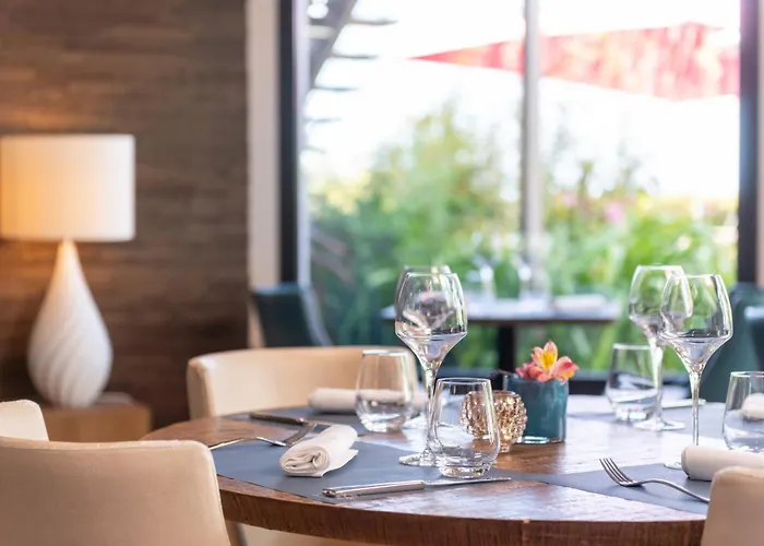 Traiteur Les Ormes, The Originals Relais Hotel