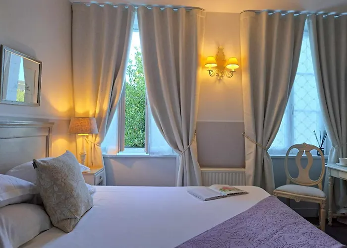 호텔 Traiteur Les Ormes, The Originals Relais 3*